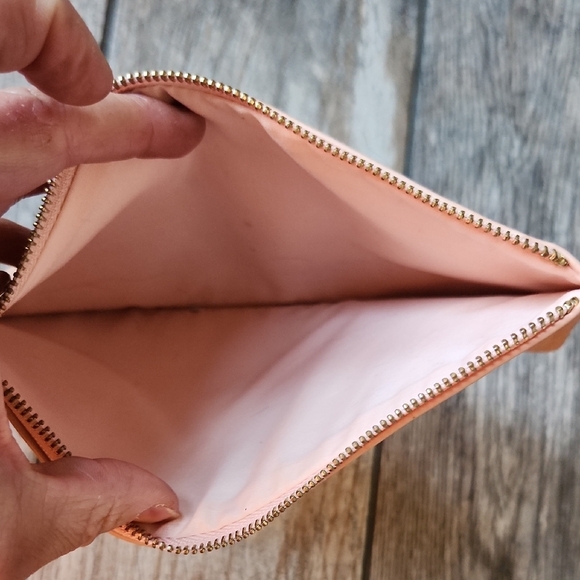 Chloè Parfum Small Zipper Cosmetics Bag Peach Color with gold zipper pull charm. - Picture 5 of 5